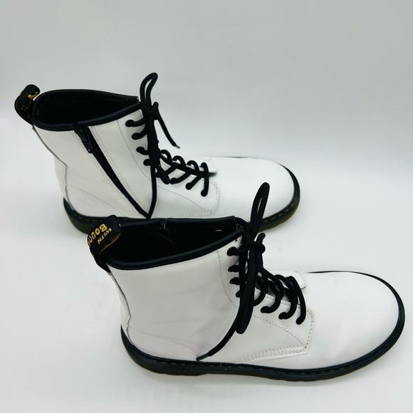 DR MARTENS UNISEX WHITE LEATHER 1460 BOOTS WOMEN SIZE 7 OR MENS SIZE 6 - Picture 7 of 9